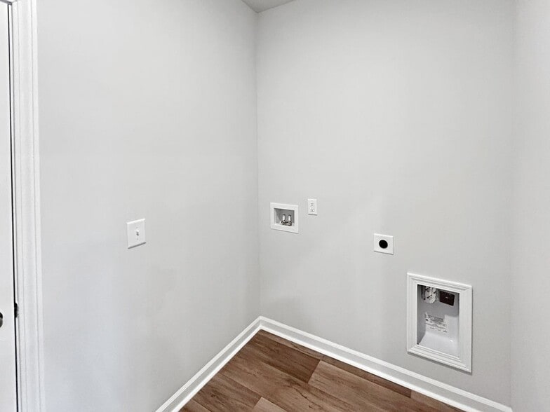 Building Photo - 367 Pine Crest View Dr