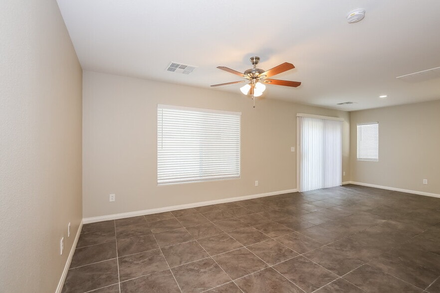 Building Photo - 9453 Milkweed Canyon Ave