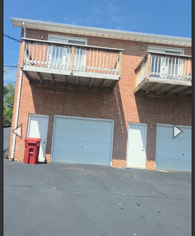 Building Photo - 112 E 9th Ave