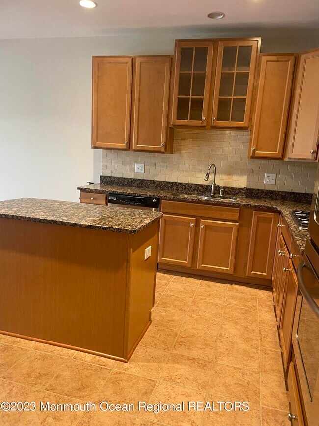 Building Photo - 31 Oak Leaf Ln