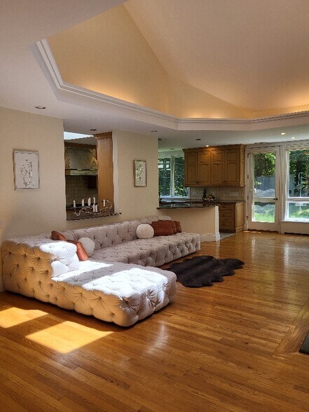 Building Photo - 423 Concord Rd