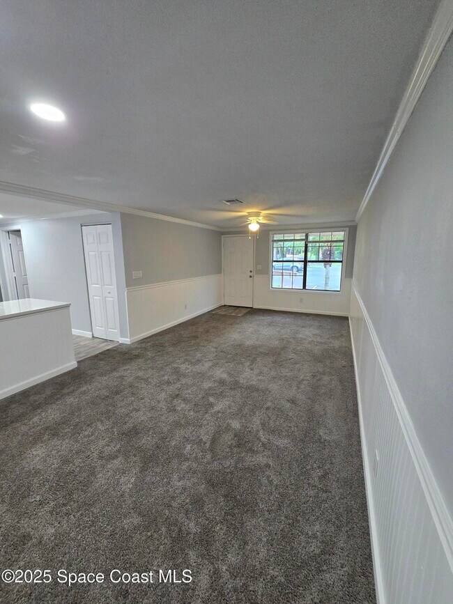 Building Photo - 1700 Bottlebrush Dr