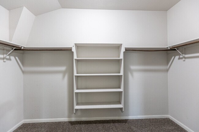 Building Photo - 925 Cypress Ml
