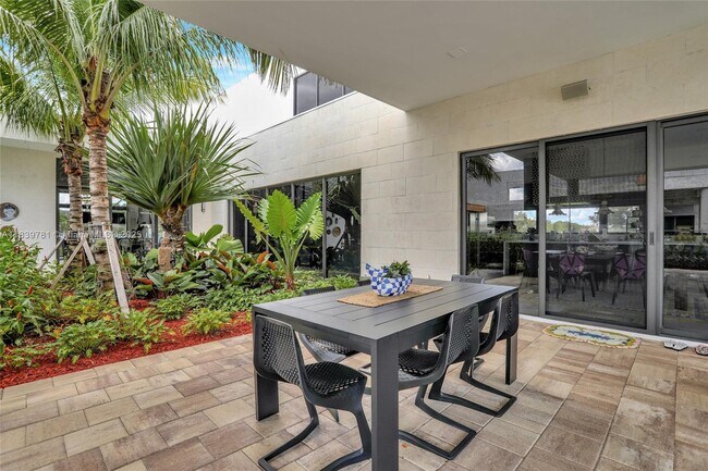 Building Photo - 16709 Botaniko Dr N