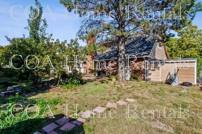 Building Photo - Great East Side Location