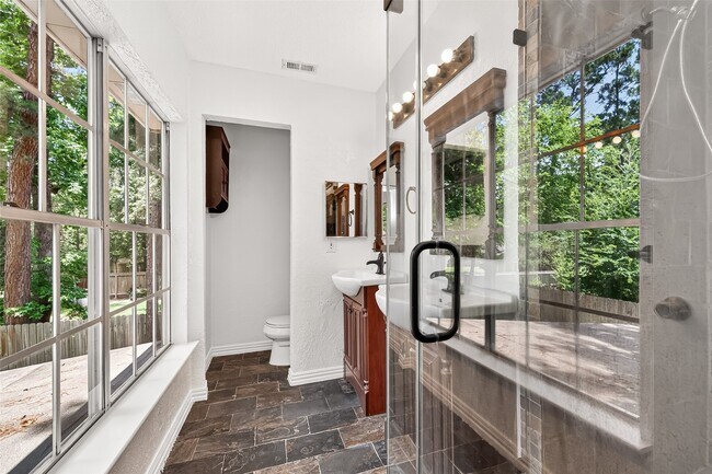 Building Photo - 42 Rockridge Dr