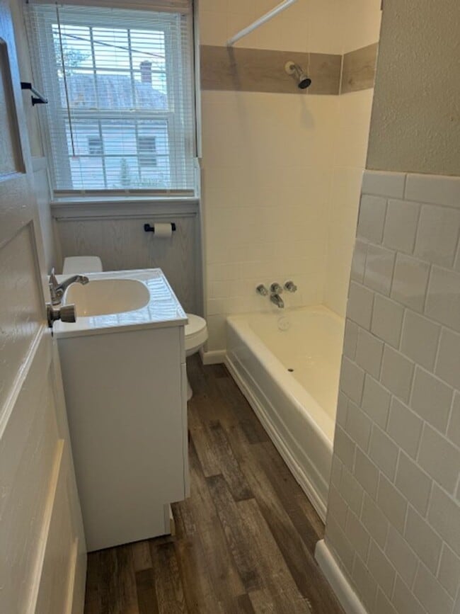 Building Photo - 701 E Lenoir Ave