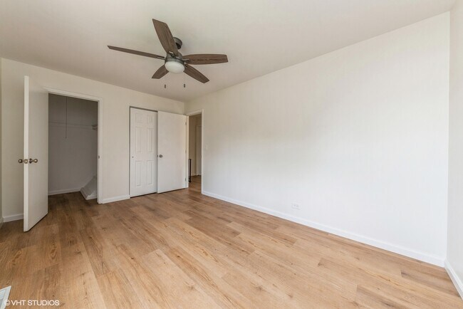 Building Photo - 1110 Cove Dr