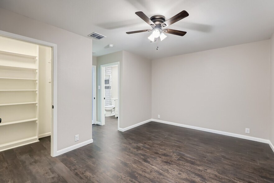Building Photo - 225 Seford Dr