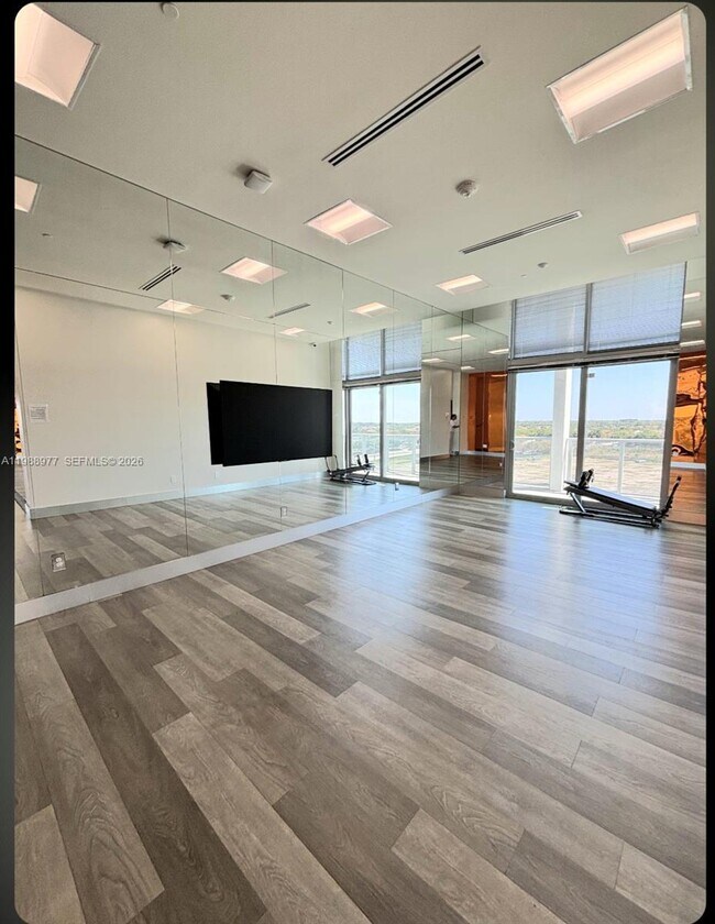 Building Photo - 2000 Metropica Wy