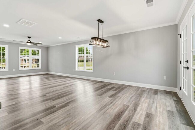 Building Photo - 305 Tribble St