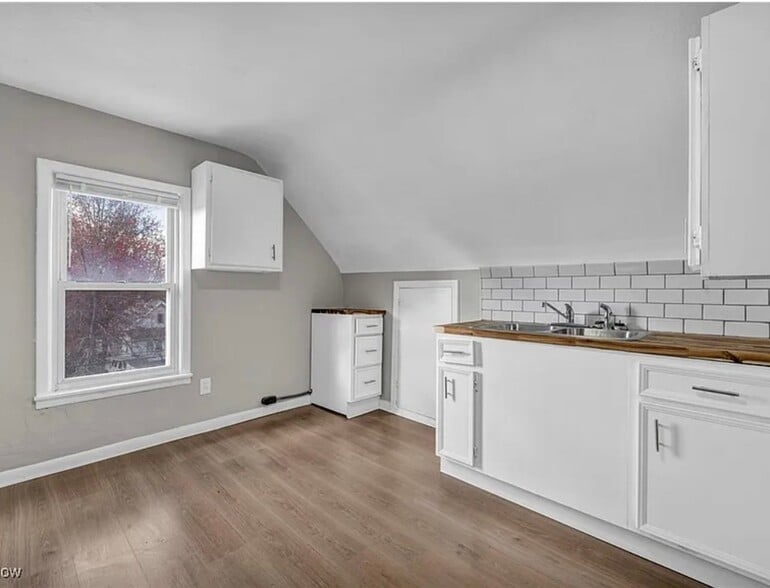 Building Photo - 3610 E 140th St