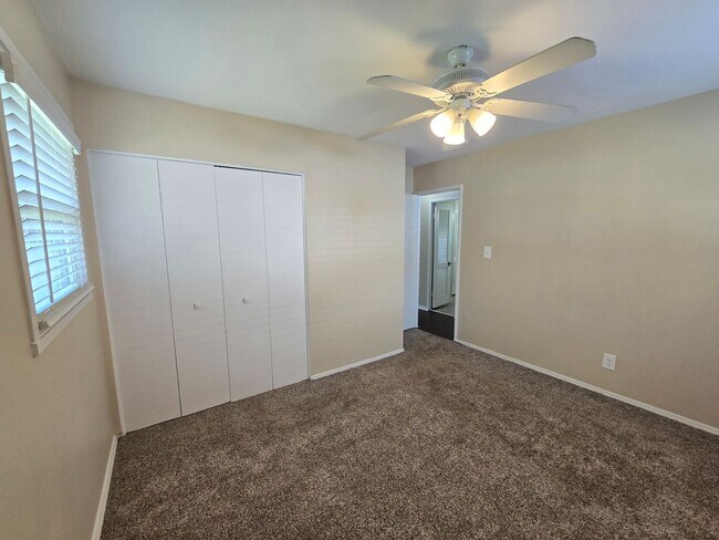 Building Photo - YOU CAN STOP YOUR SEARCH! Jeffersontown / Jtown Rental with 3 Bedrooms, 1 Full Baths, Ranch, 1 Ca...