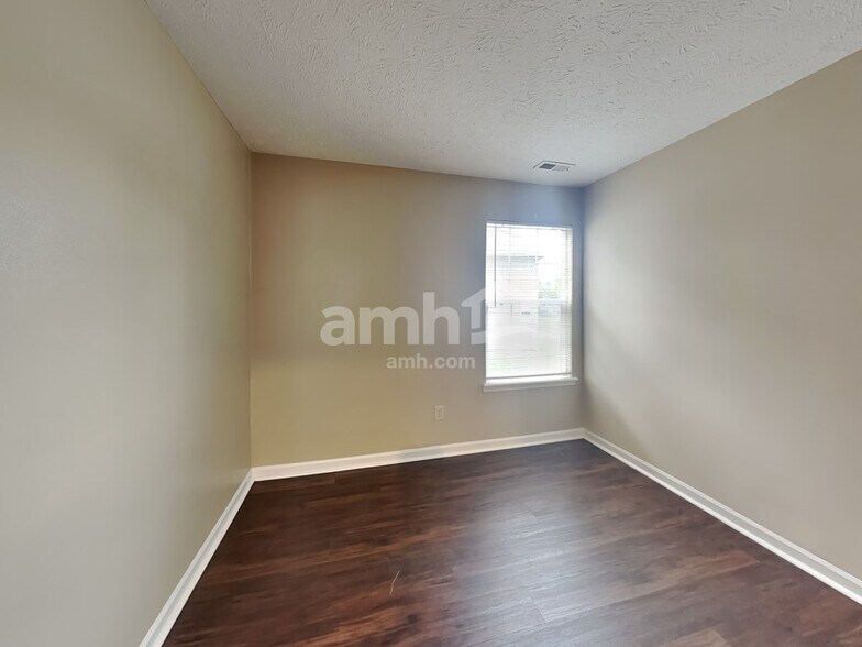 Building Photo - 10917 Snowdrop Way