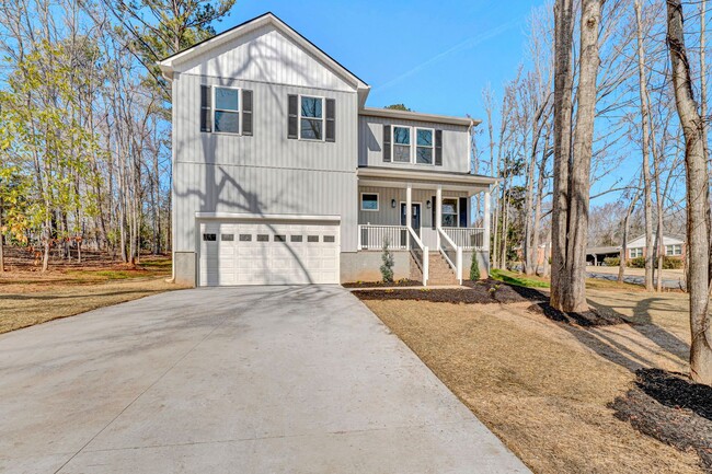 Building Photo - Stunning 4 Bedroom Home in Laurens