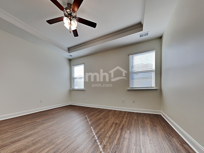 Building Photo - 118 Thatchet Dr