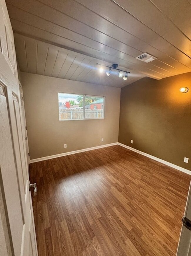 Building Photo - Available for Move In 3 Bed, 2.5 Bath Home...
