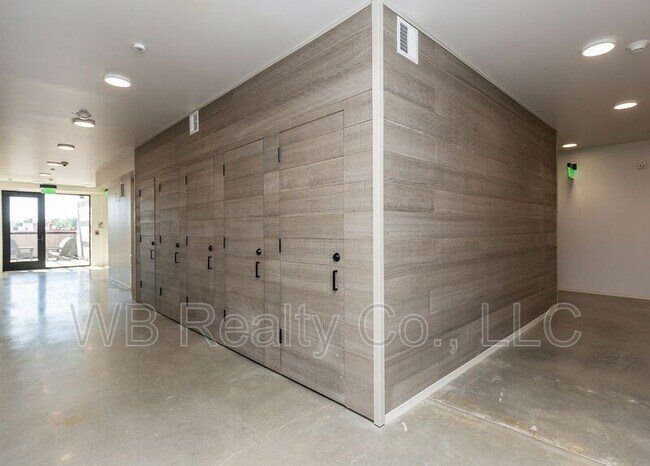 Building Photo - 315 5th St