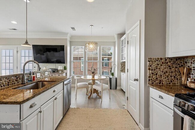 Building Photo - 402 Orchard Ridge Dr