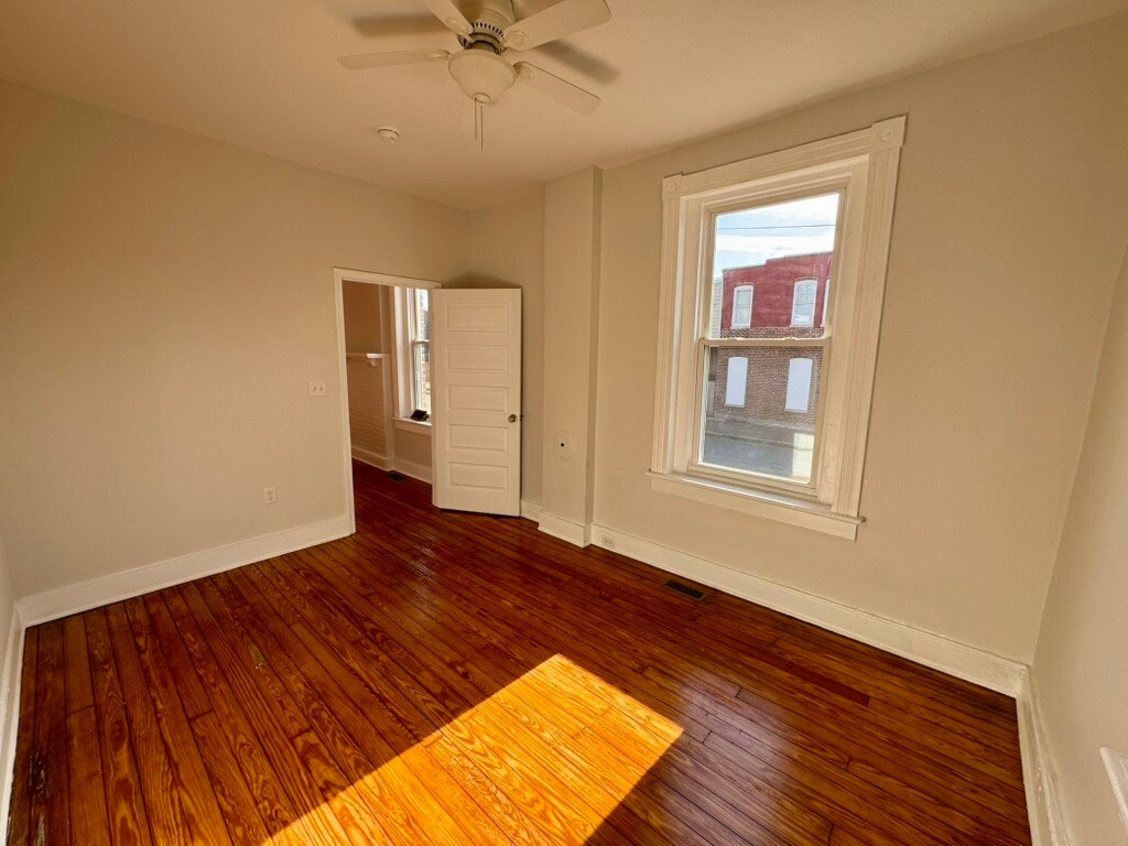 Building Photo - 901 N 24th St