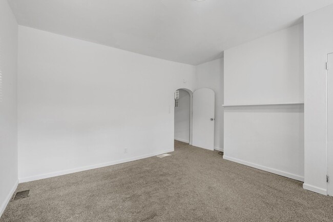 Building Photo - 17 E Sherman St