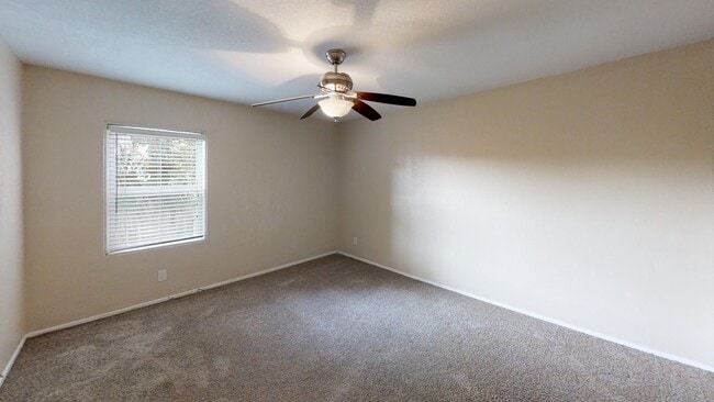 Building Photo - 6BD/3BA on College Ave!