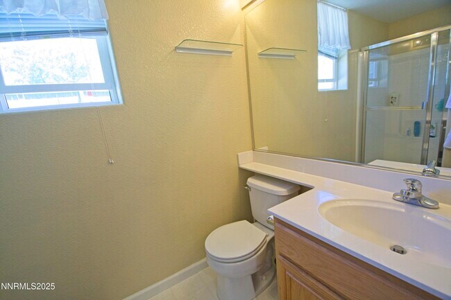 Building Photo - 3075 Roxbury Dr