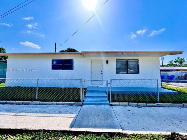 Primary Photo - 427 N 24th Ave