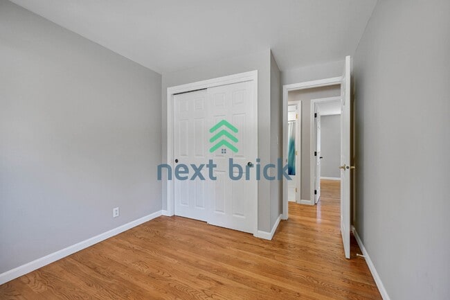 Building Photo - Prime Bellevue Home in a Highly Desirable Neighborhood