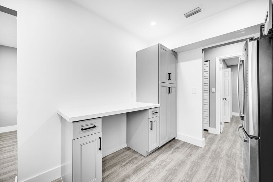 Building Photo - 645 NE 149th St