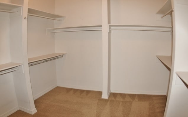 Building Photo - Wow 4 Big Bedrooms,  Pets Welcome, Great Location.