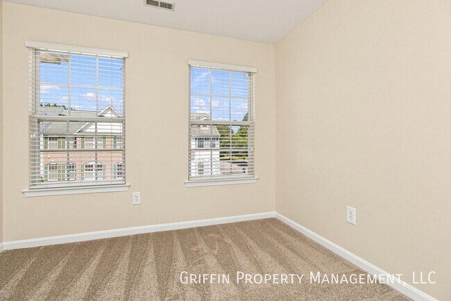 Building Photo - 1302 Ring Bill Loop