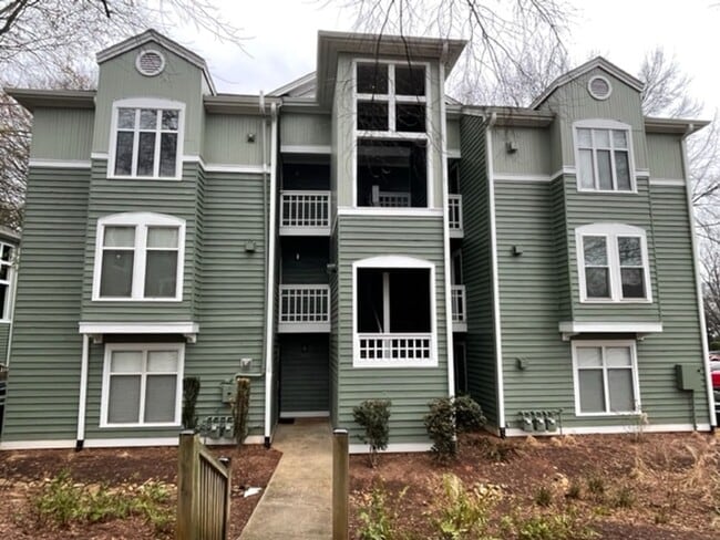 Building Photo - Parkridge Lane - ITB Condo Available for P...