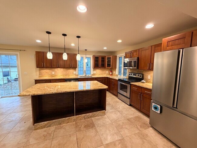 Building Photo - 112 E Quinobequin Rd