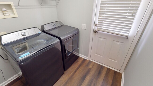 Building Photo - Double Master Townhome in South Park