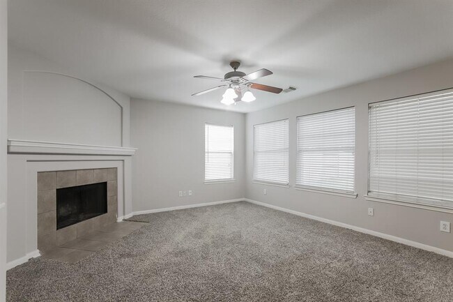 Building Photo - 32434 Hunter Park Ct