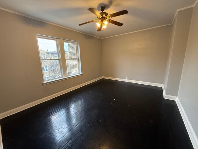 Building Photo - 7344 N Damen Ave