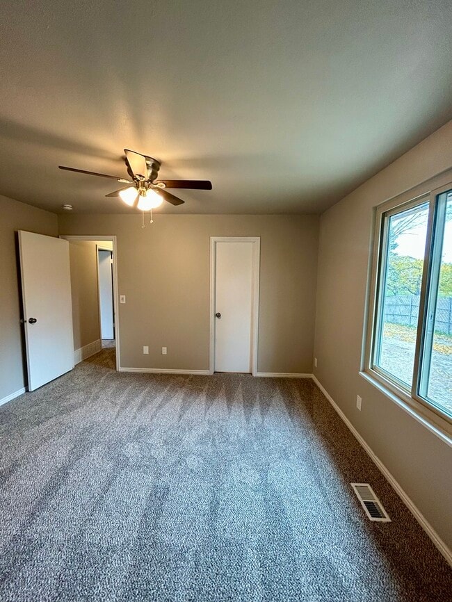 Building Photo - Remodeled 3 Bed, 2 Bath Home in West Jordan — Available Now