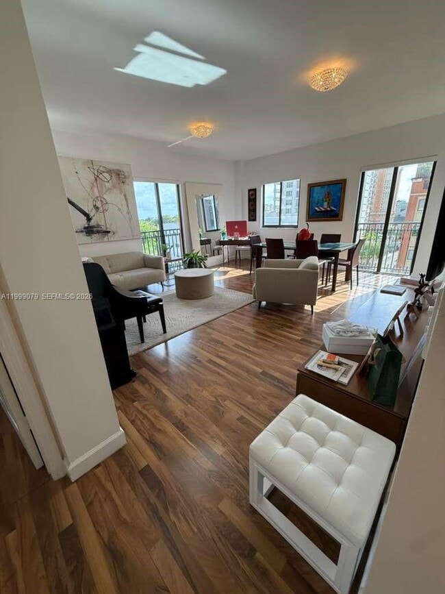 Building Photo - 711 Biltmore Way