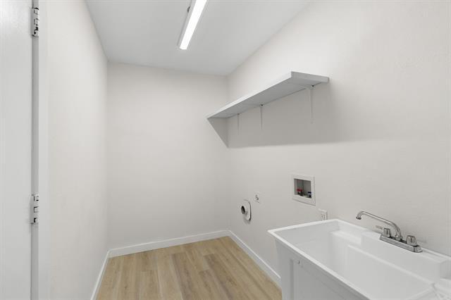 Building Photo - 1002 Wembley Rd