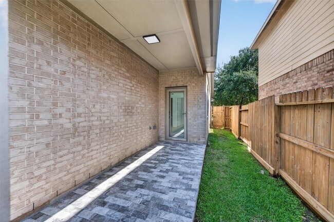 Building Photo - 24542 Bella Veneza Dr