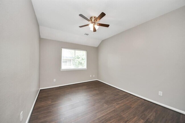 Building Photo - 1302 Raintree Cir