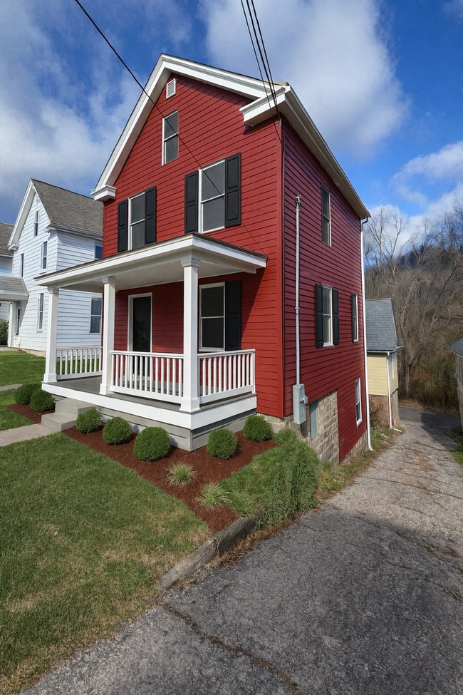 Building Photo - 433 Penn Ave