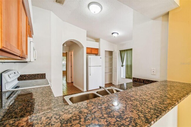 Building Photo - 7956 Carriage Pointe Dr
