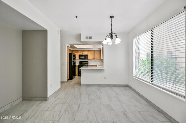 Building Photo - 4925 E Desert Cove Ave