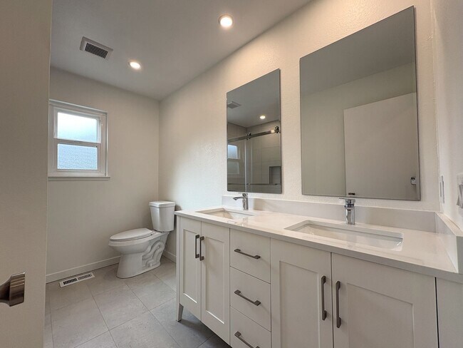 Building Photo - 3532 Rollingside Dr