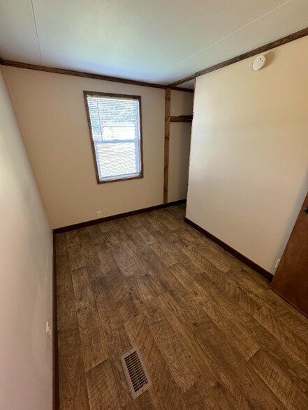 Building Photo - 4664 US-30