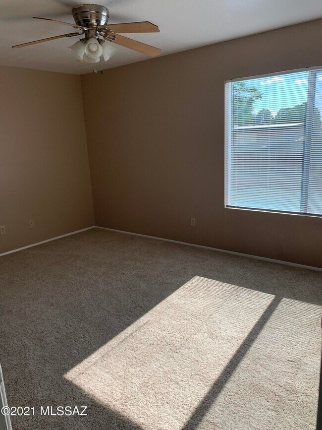 Building Photo - 2602 S Black Moon Dr