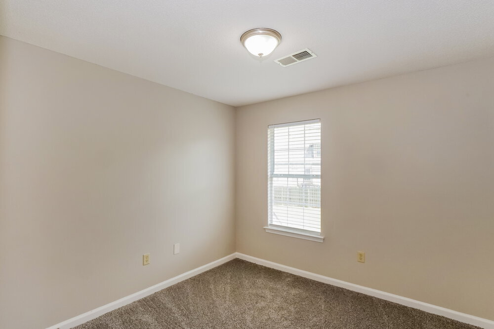 Building Photo - 5554 Lakefront Dr