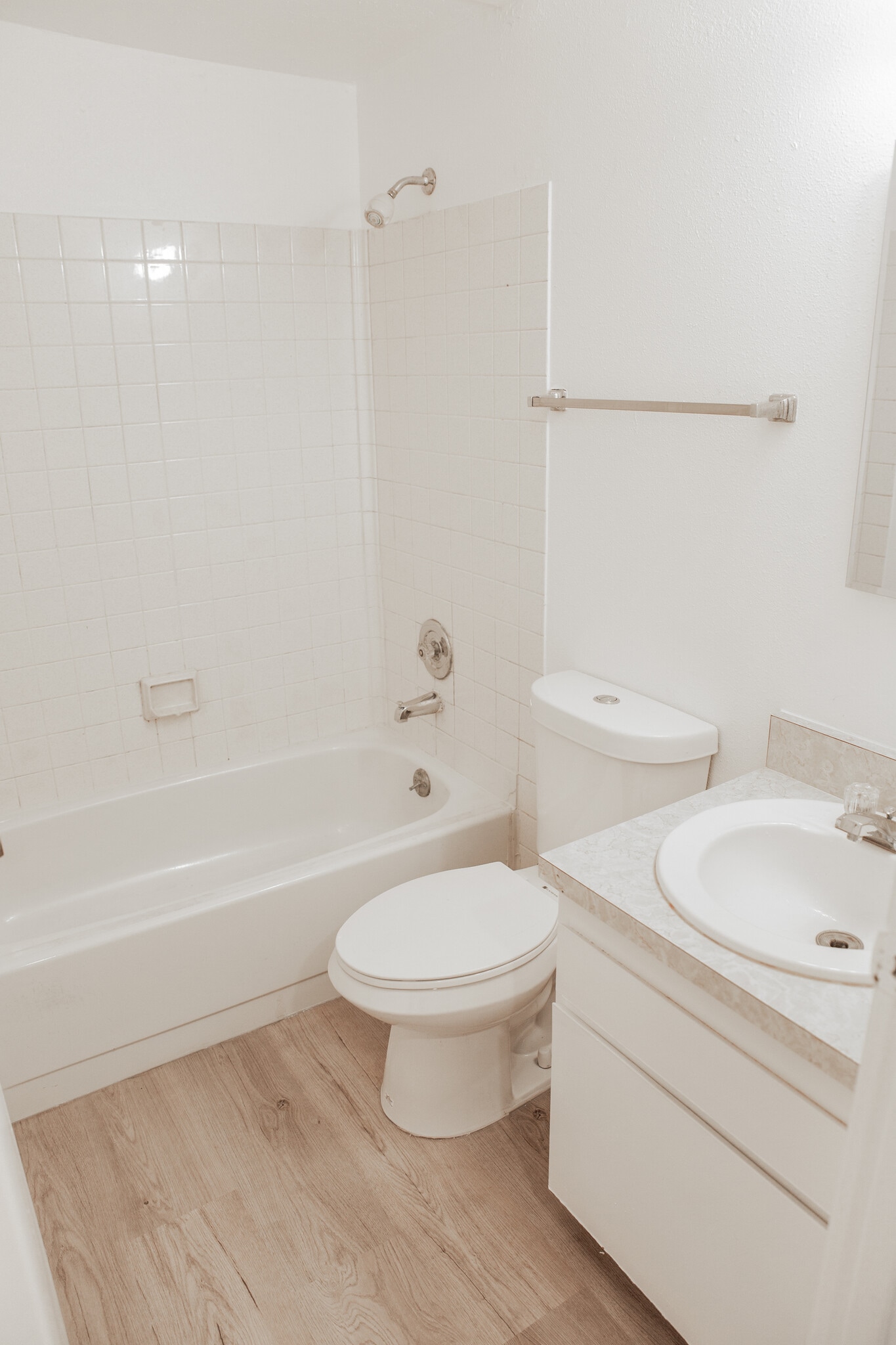 Bathroom - 3595 S King St